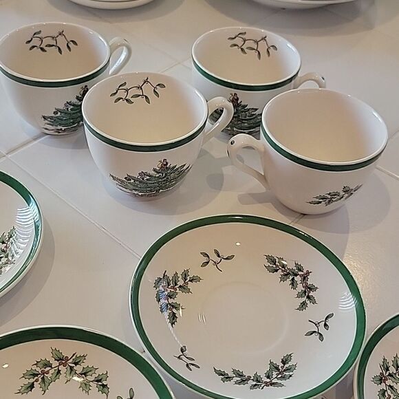 Vintage Spode Christmas tea/saucer 7oz. Set of 4 - Picture 7 of 11